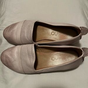 Bueno stone color leather flats EUC